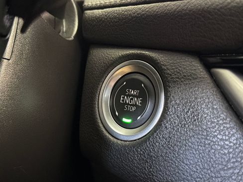 Used 2025 Cadillac XT4 Premium Luxury FWD image 6