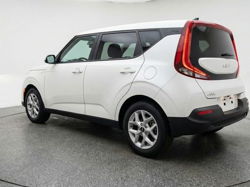 Used 2025 Kia Soul LX w/ LX Technology Package FWD image 6