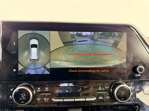 Used 2023 Toyota Highlander Platinum FWD image 27