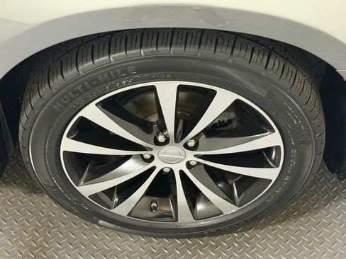 Used 2011 Chrysler 200 S FWD image 16