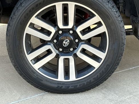 Used 2016 Toyota 4Runner Limited AWD/4WD image 9