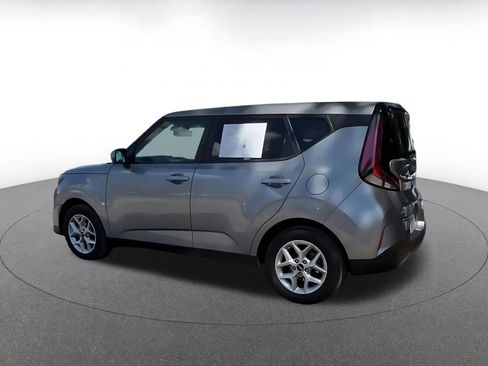Used 2025 Kia Soul LX w/ LX Technology Package FWD image 10