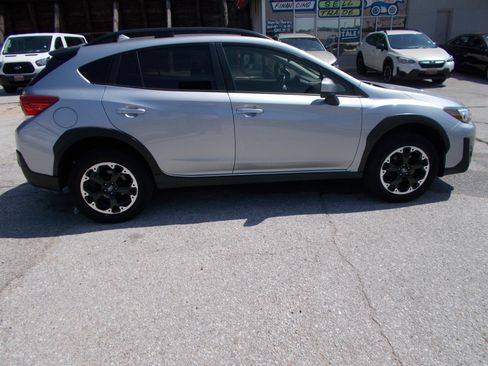 Used 2022 Subaru Crosstrek 2.0i Premium AWD/4WD image 3