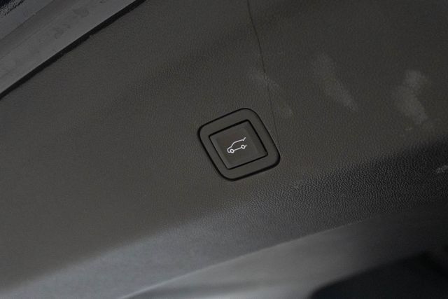 Used 2023 GMC Yukon Denali AWD/4WD image 18