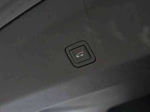 Used 2023 GMC Yukon Denali AWD/4WD image 18