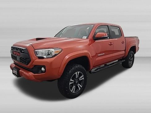 Used 2018 Toyota Tacoma TRD Sport w/ Technology Package AWD/4WD image 6
