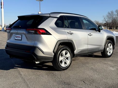 Used 2021 Toyota RAV4 XLE w/ Convenience Package image 3