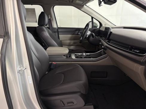 New 2026 Kia Carnival EX FWD image 45
