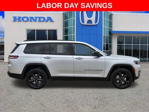 Used 2025 Jeep Grand Cherokee L Laredo RWD image 2