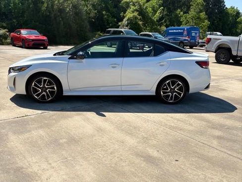 Used 2024 Nissan Sentra SR FWD image 2