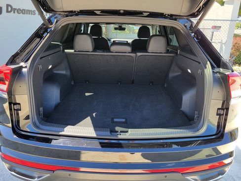 Used 2026 Volkswagen Atlas Cross Sport SE FWD image 13