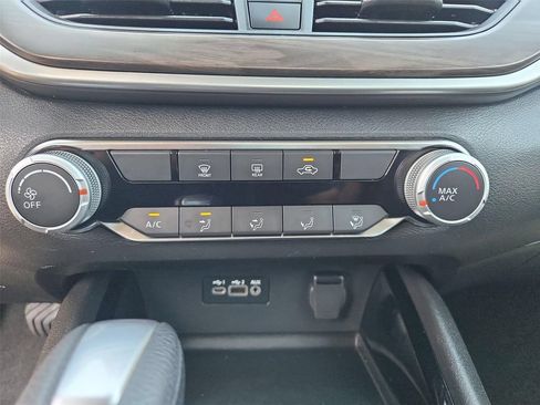 Used 2024 Nissan Altima 2.5 SV FWD image 34
