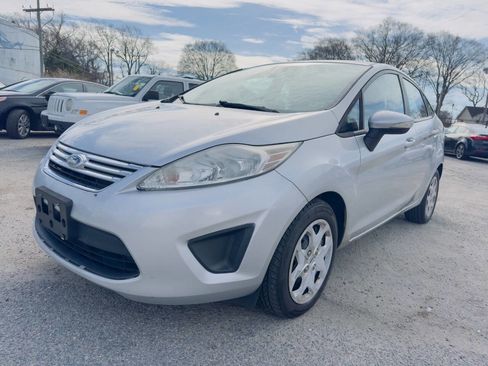 Used 2013 Ford Fiesta SE image 1