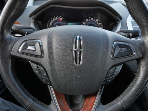 Used 2014 Lincoln MKZ image 23