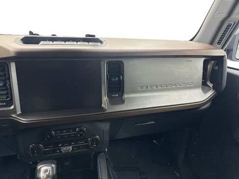 Used 2022 Ford Bronco Outer Banks w/ Sasquatch Package AWD/4WD image 48