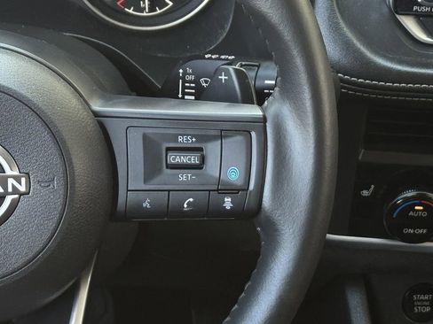 Used 2024 Nissan Rogue SV w/ SV Premium Package AWD/4WD image 15