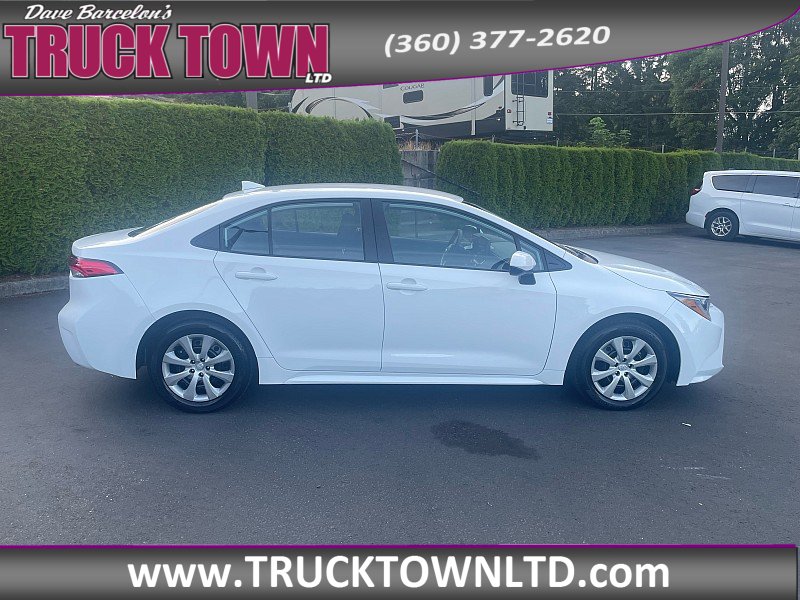Used 2025 Toyota Corolla LE FWD image 6