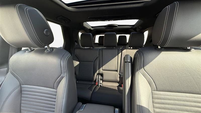 Used 2023 Land Rover Discovery S R-Dynamic AWD/4WD image 25