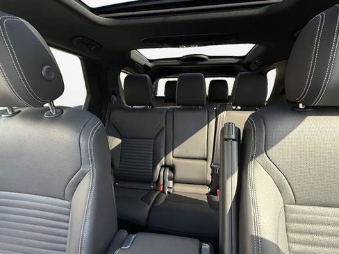 Used 2023 Land Rover Discovery S R-Dynamic AWD/4WD image 25