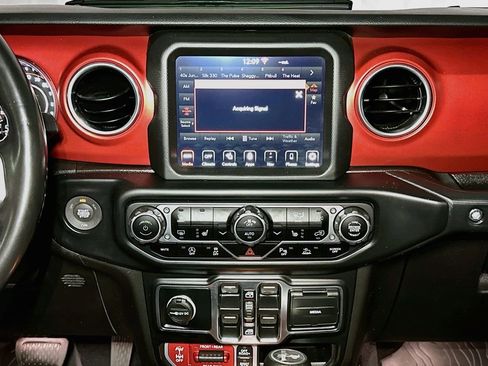Used 2022 Jeep Wrangler Unlimited Rubicon w/ Cold Weather Group AWD/4WD image 15