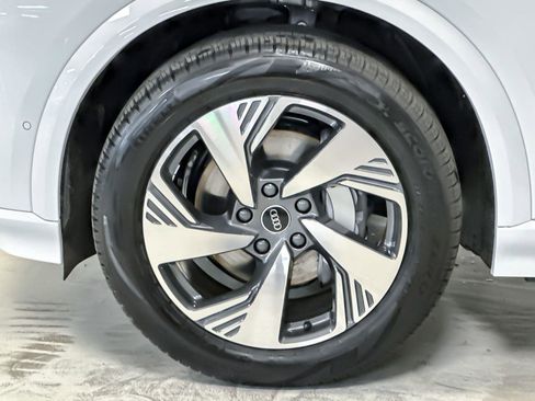New 2025 Audi Q6 e-tron Premium Plus image 25