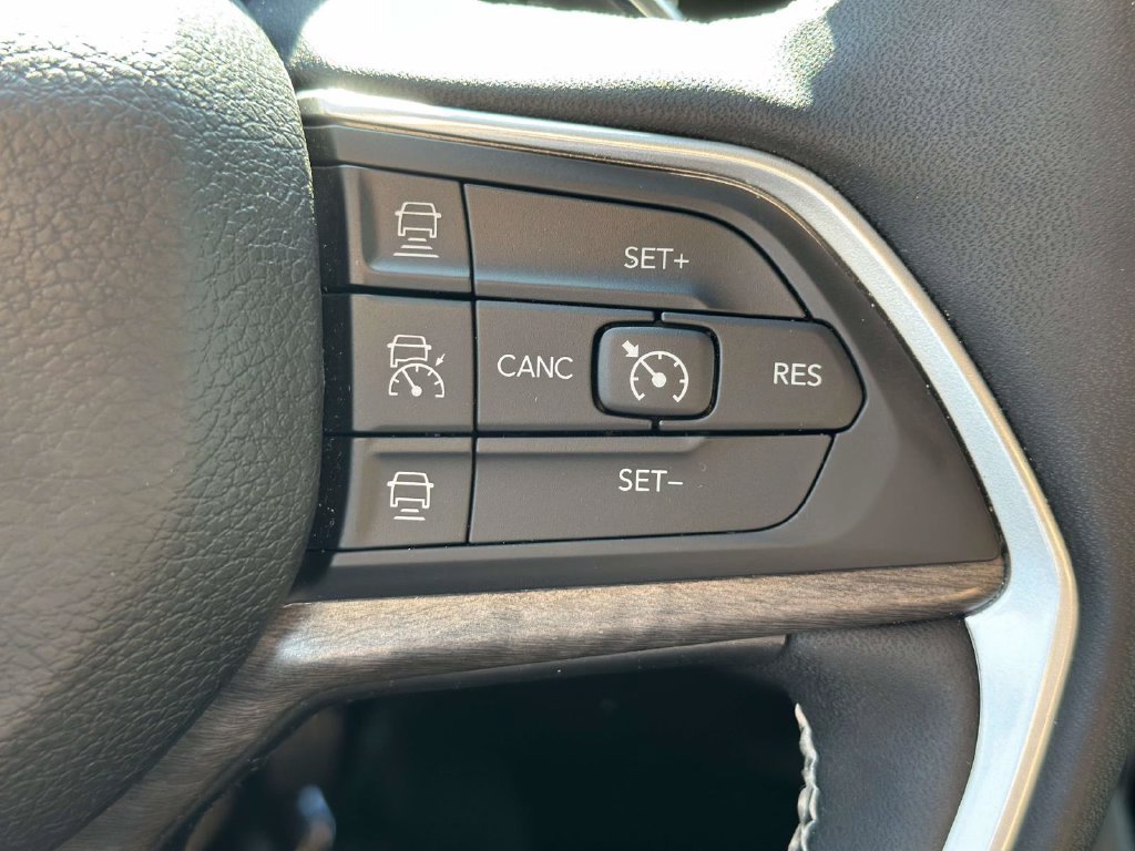 Used 2023 Jeep Grand Cherokee 4WD 4xe image 23