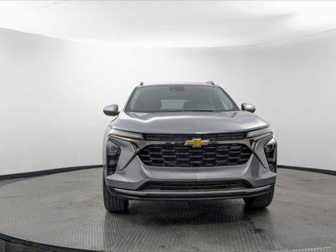 Used 2025 Chevrolet Trax LT FWD image 12