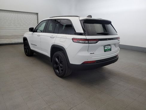 Used 2023 Jeep Grand Cherokee Altitude image 5