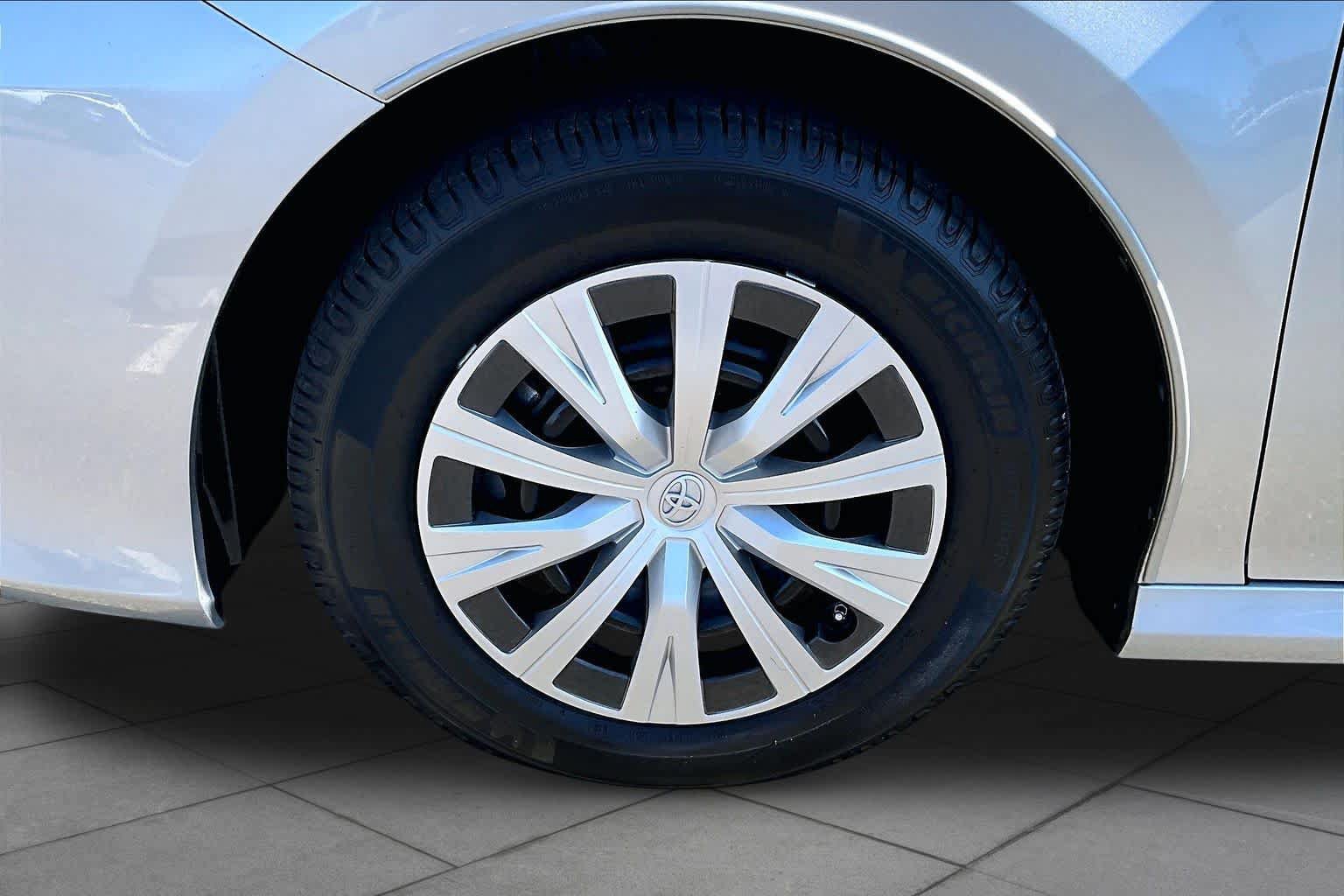 Used 2023 Toyota Camry LE FWD image 10