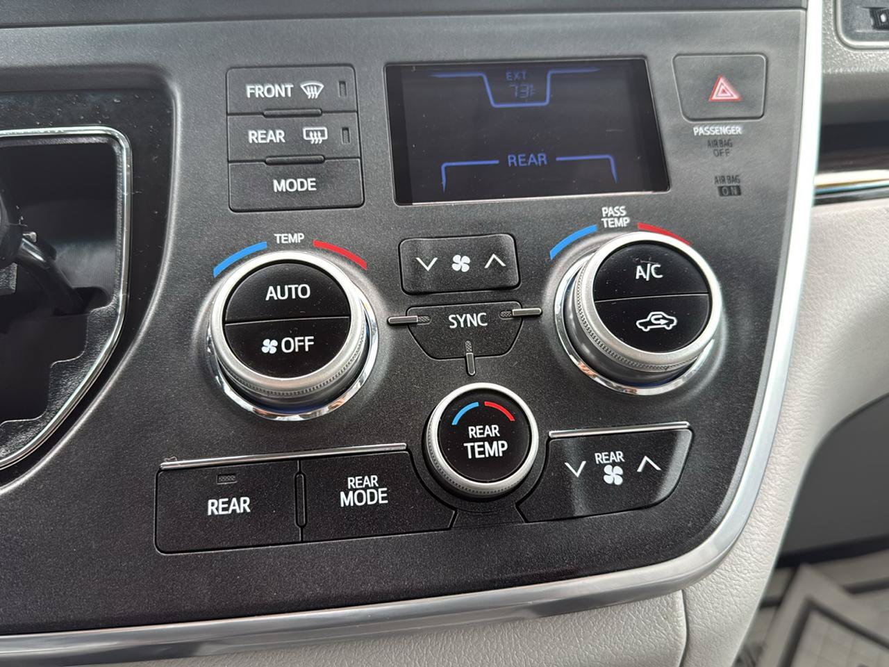 Used 2017 Toyota Sienna XLE w/ XLE Navigation Package FWD image 27