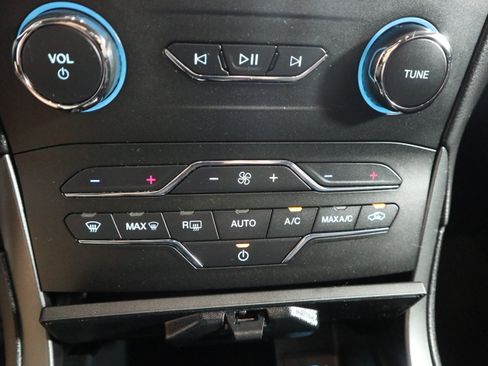 Used 2020 Ford Edge SE FWD image 29