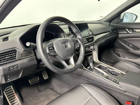 Used 2019 Honda Accord Sport image 3