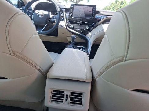 Used 2024 Toyota Camry XLE FWD image 30