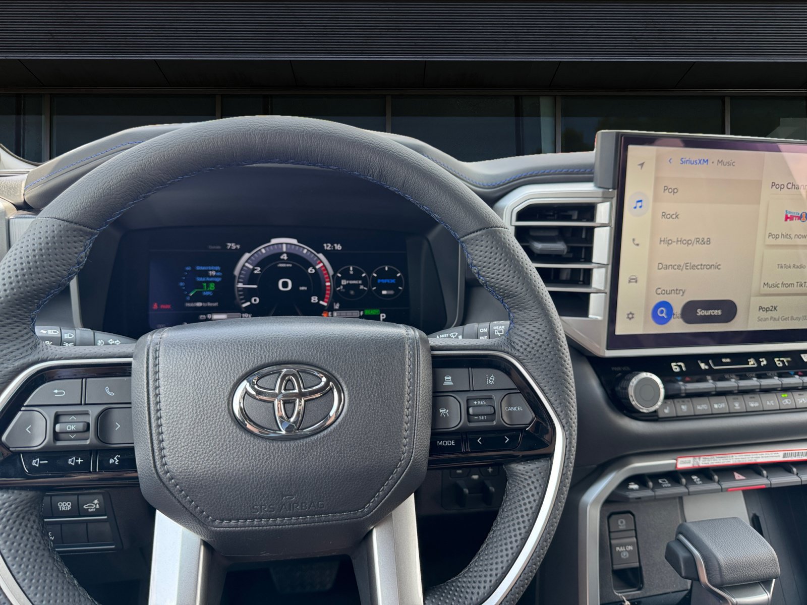 Used 2025 Toyota Sequoia Platinum AWD/4WD image 4