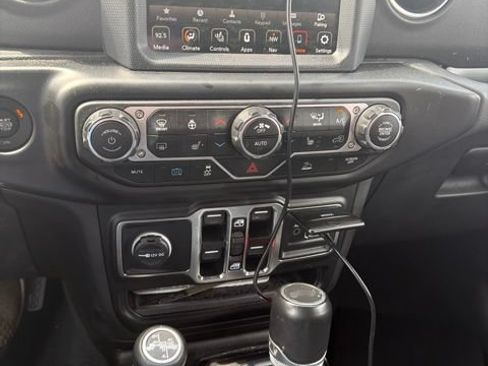 Used 2023 Jeep Wrangler Unlimited Sahara w/ Cold Weather Group AWD/4WD image 5