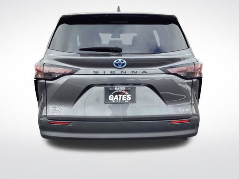 Used 2025 Toyota Sienna LE image 8