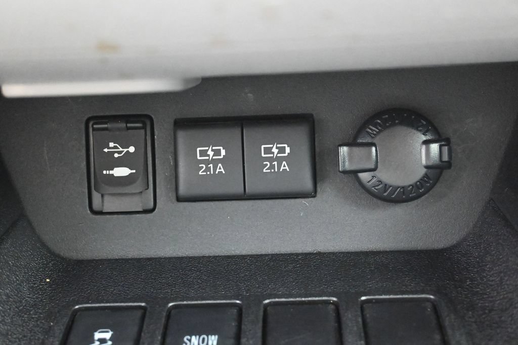Used 2017 Toyota Highlander XLE FWD image 24