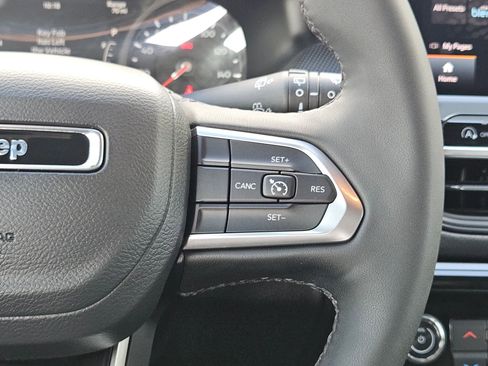 Used 2024 Jeep Compass Latitude w/ Convenience Group AWD/4WD image 22