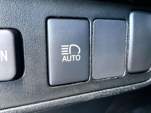 Used 2020 Toyota Tacoma SR w/ SR Convenience Package RWD image 32