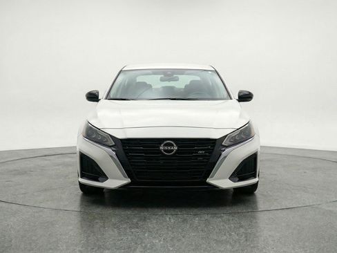 Used 2025 Nissan Altima 2.5 SV image 2