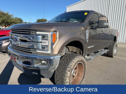 Used 2019 Ford F250 Lariat w/ Lariat Ultimate Package image 3