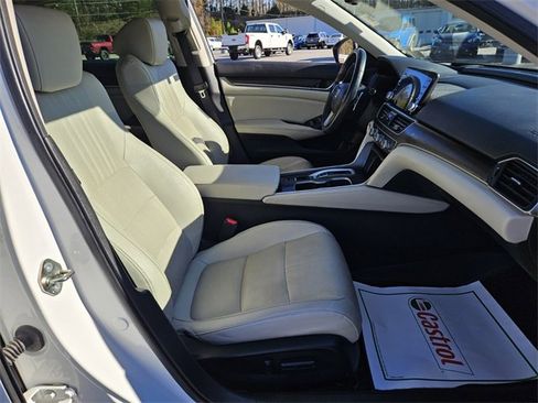 Used 2020 Honda Accord Touring image 16