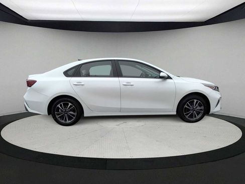 Used 2024 Kia Forte LXS image 9