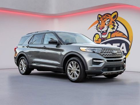 Used 2024 Ford Explorer Limited image 3