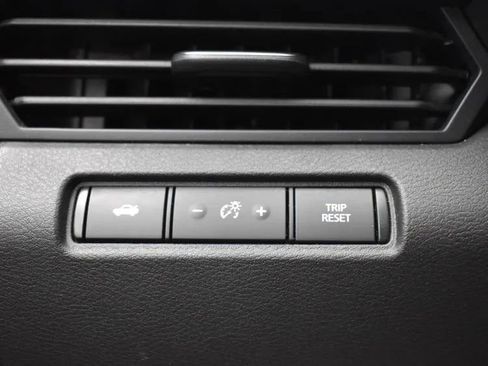 Used 2024 Nissan Altima 2.5 SV image 21