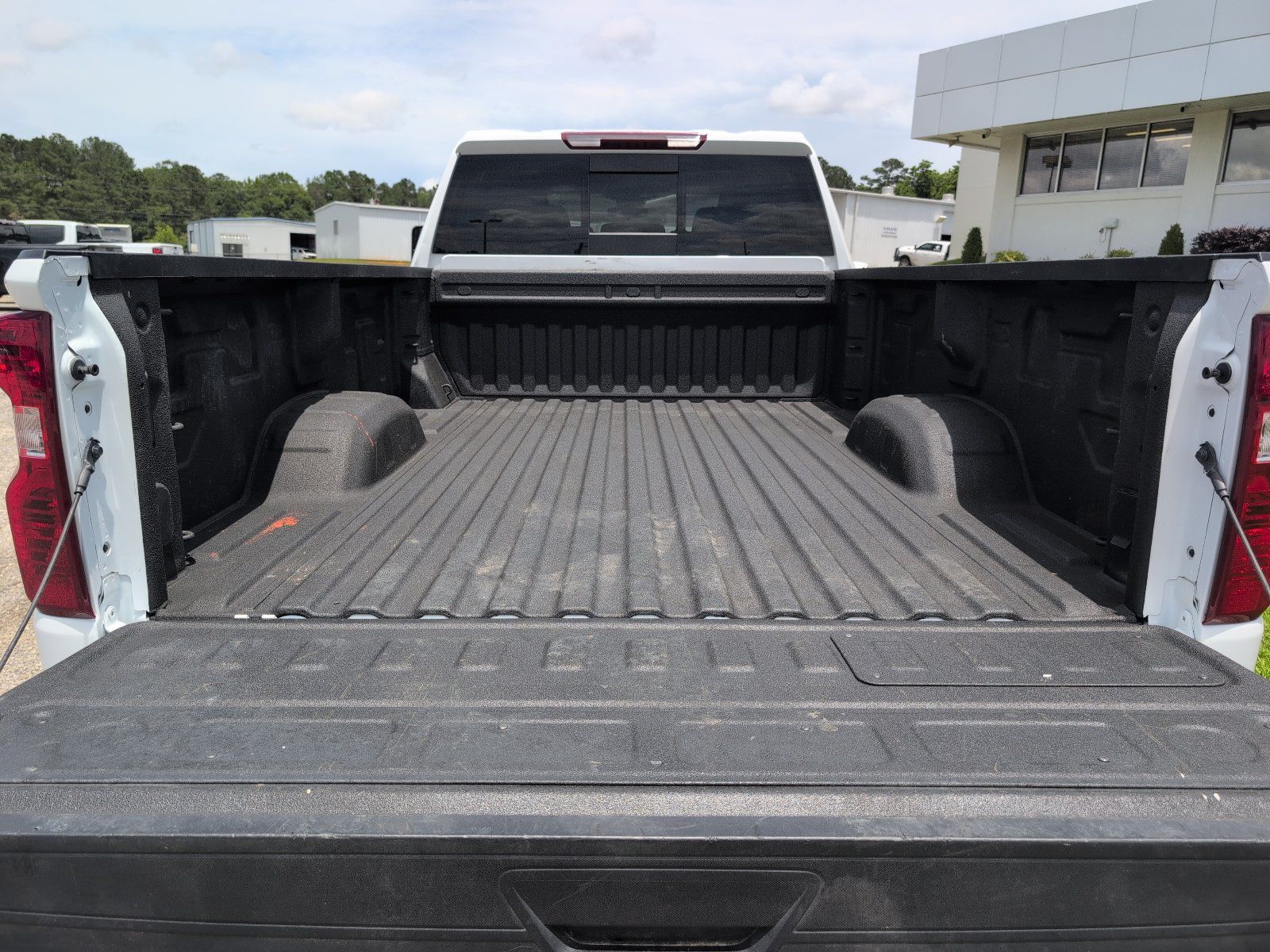 Used 2025 Chevrolet Silverado 2500 LT w/ Convenience Package AWD/4WD image 5