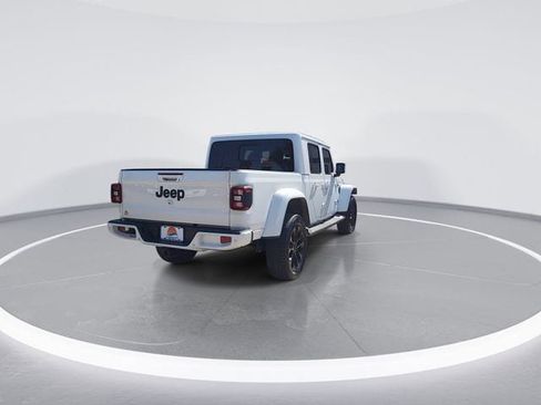 Used 2023 Jeep Gladiator Overland image 9