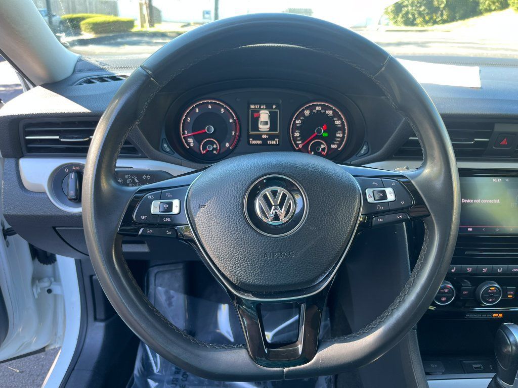 Used 2021 Volkswagen Passat 2.0T SE FWD image 14