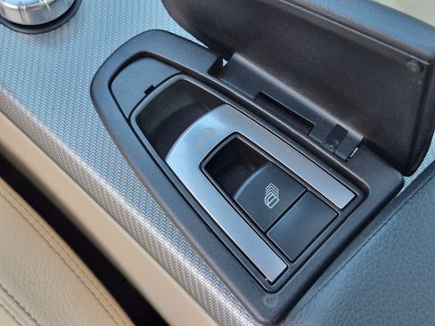 Used 2017 Mercedes-Benz SLC 300 image 28