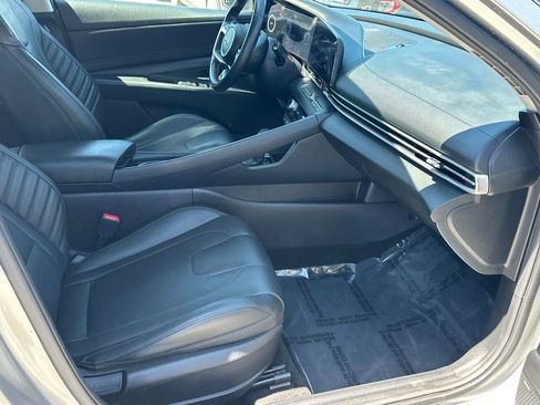 Used 2023 Hyundai Elantra Limited FWD image 11